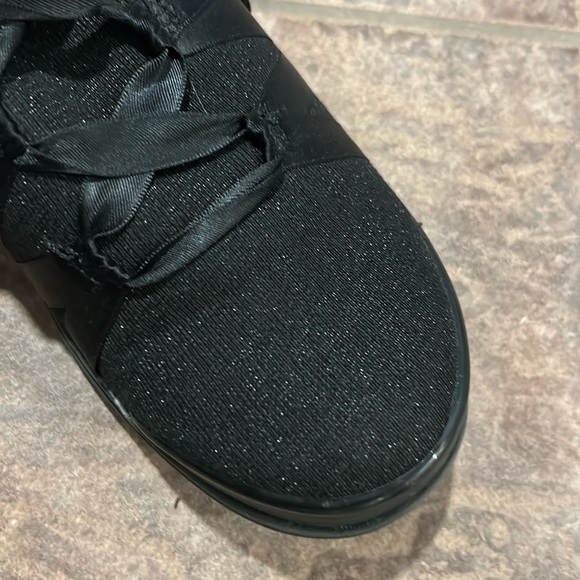 Slip on walking shoes​ - Picture 3 of 8